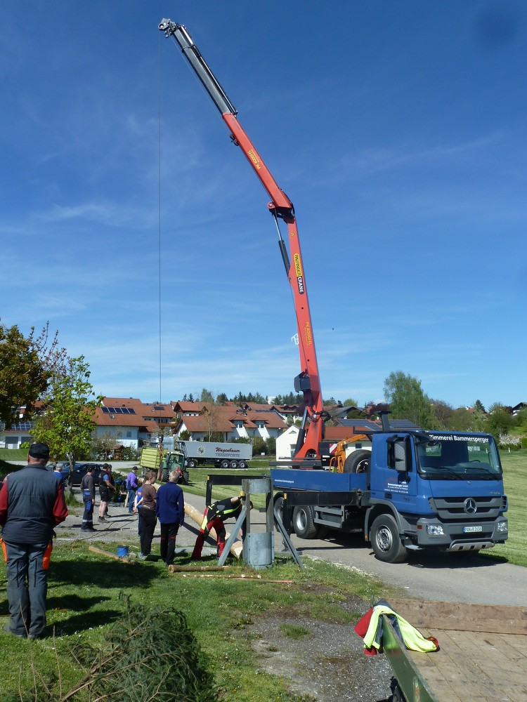 1604-maibaum-aufstellen-27.JPG
