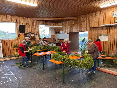 2205 maibaum kr nzebinden 02
